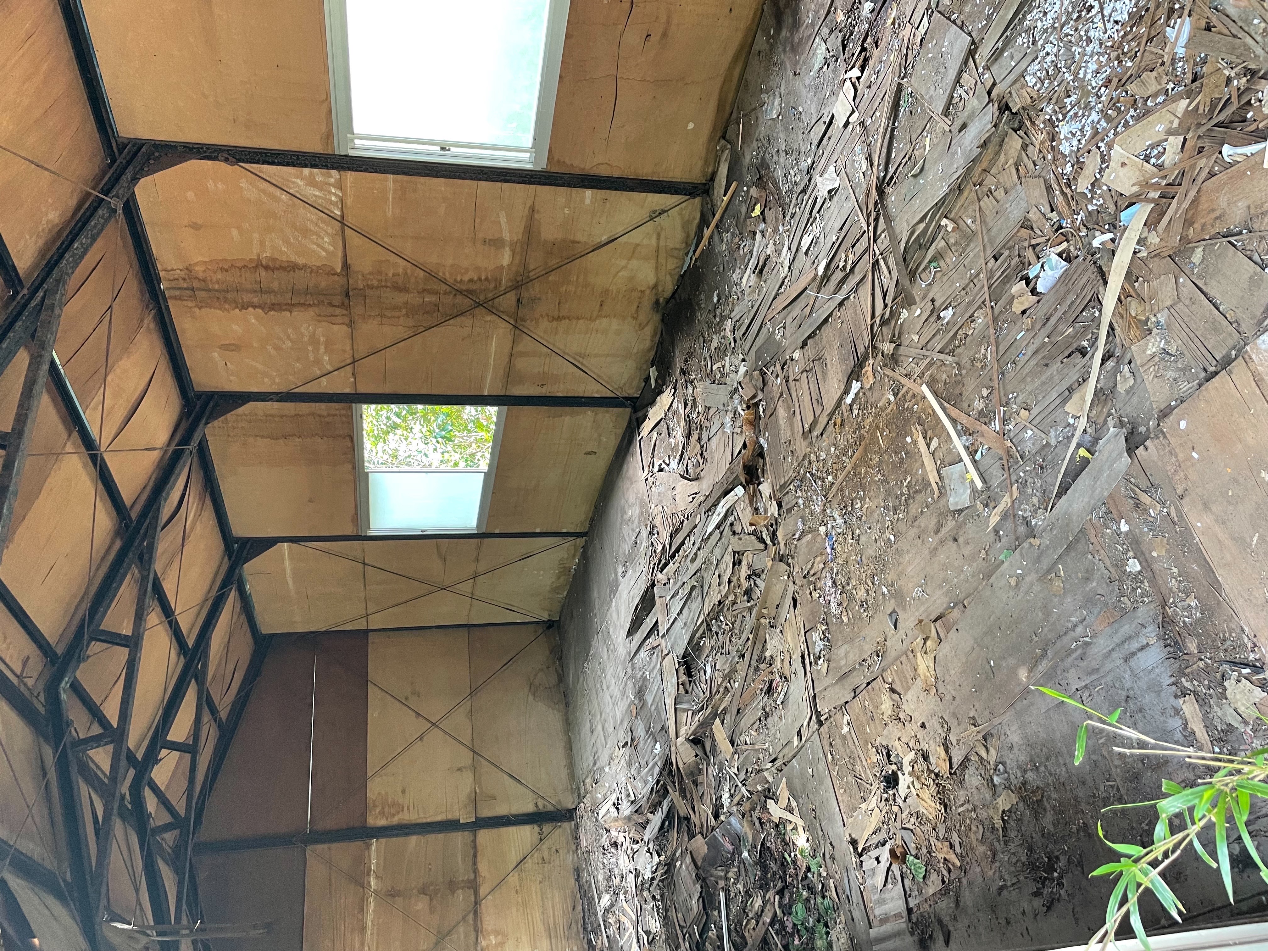 八王子市の空き家プレハブ小屋の残置物撤去と伐採及び解体作業